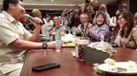 Ketua Umum PWI Pusat, Hendry Ch Bangun dalam pertemuan dengan Menteri Maruarar Sirait, Menteri Komunikasi dan Digital (Komdigi) Meutya Hafidz, Kepala BPS Amalia A. Widyasanti, pimpinan Tapera, dan Direktur BTN, di Kantor Kementerian PKP, Wisma Mandiri, Jakarta, pada Selasa (8/4/2025). (Foto: Istimewa).