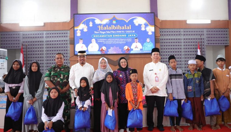 Wakil Bupati Tangerang, Intan Nurul Hikmah menghadiri acara Halal Bihalal tingkat Kecamatan Sindang Jaya yang diselenggarakan di Aula Kantor Kecamatan Sindang Jaya,(foto:istimewa)
