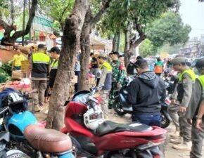 Sejumlah Lapak PKL Liar di Tambora Jakbar Ditertibkan Petugas Gabungan