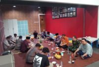 Suasana hangat penuh kekeluargaan mewarnai acara Halal Bihalal Tokoh Pemuda Jakarta Barat, Umar Abdul Aziz. (Foto: Istimewa).