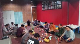 Suasana hangat penuh kekeluargaan mewarnai acara Halal Bihalal Tokoh Pemuda Jakarta Barat, Umar Abdul Aziz. (Foto: Istimewa).