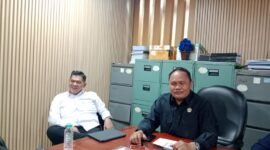 Ketua Komisi I DPRD Kota Tangerang, H. Junaidi saat dikonfirmasi suararealitas.co di ruangan kerjanya. (Foto: suararealitas.co).