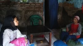 Relawan Alamtara silaturahmi dan ikut belasungkawa atas meninggalnya kakek muktar warga desa Kedung (foto:istimewa/Suararealitas.co)