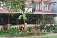 POTRET: Kantor Kelurahan Dadap yang tak ada aktivitas di jam kerja. (Foto: suararealitas.co).