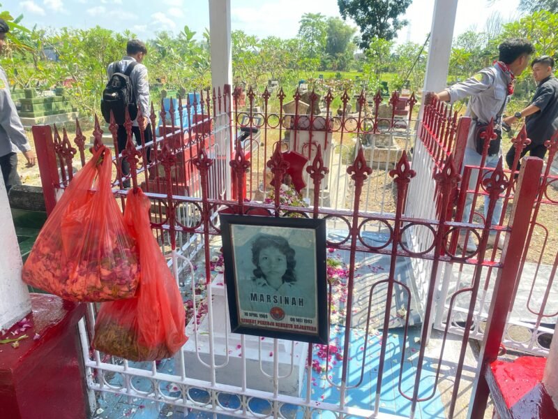 Pemkab Nganjuk berencana bakal lakukan pelebaran dan renovasi makam Aktivis Buruh Legendaris, Marsinah lantaran dipadati ratusan peziarah. (Foto: Istimewa).
