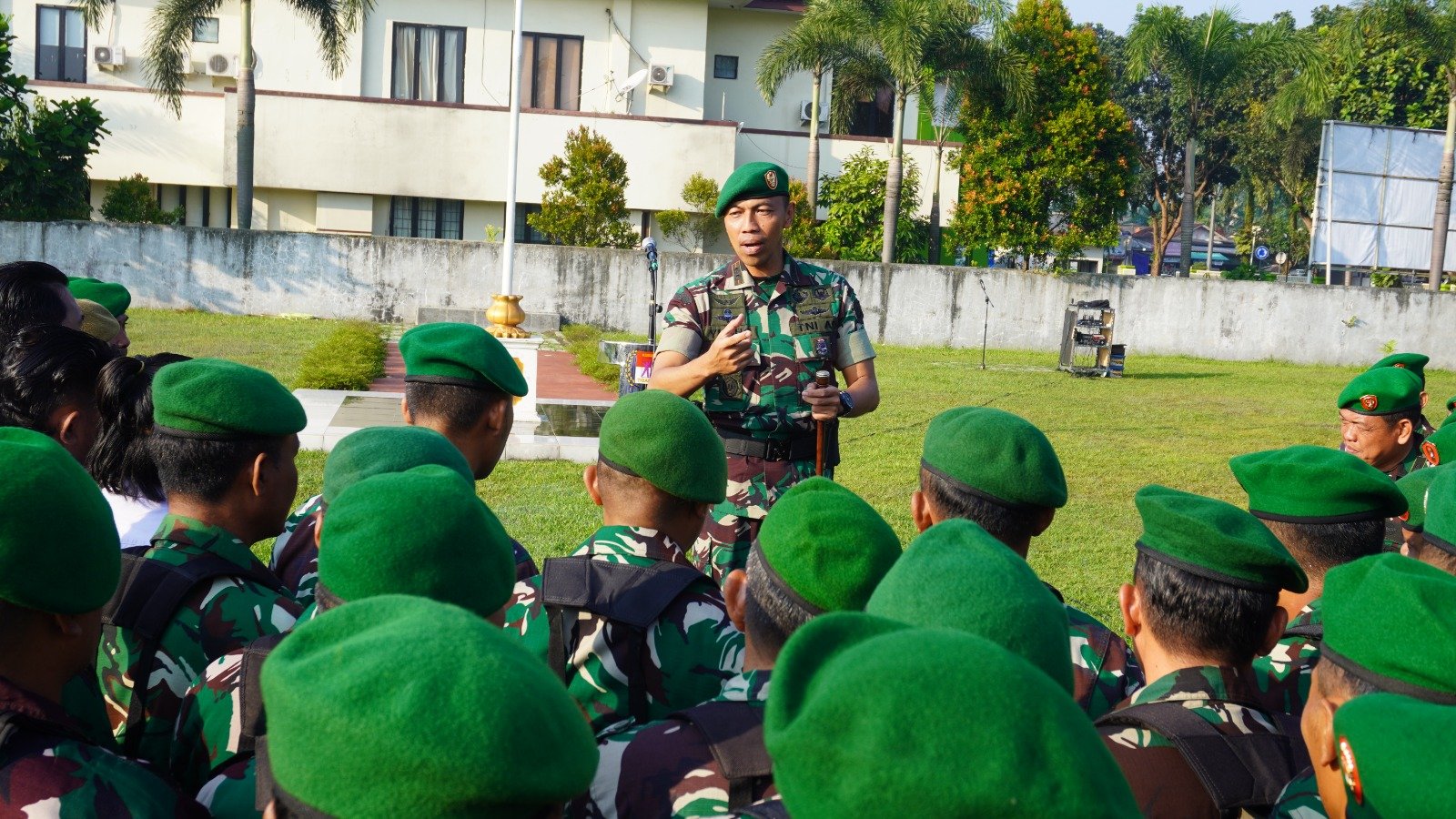 Upacara Bendera: Dandim 0510/Trs Tegaskan Disiplin dan Kehormatan Prajurit