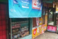 KETAHUAN: toko berkedok konter ponsel di Jatinegara, Cakung, Jakarta Timur, kedapatan menjual pil setan alias pil koplo. (Foto: Ekslusif suararealitas.co/Han).