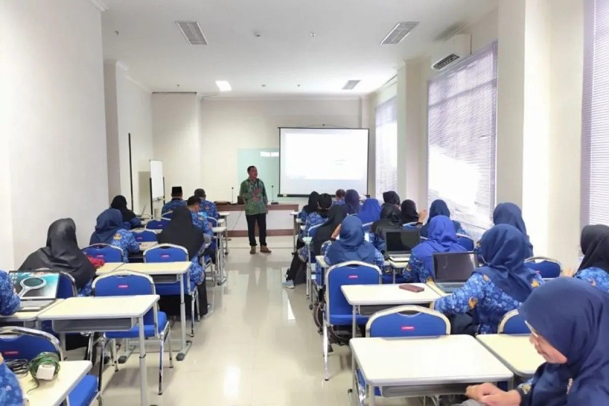 Tenaga Pendidik Dilatih Penggunaan AI