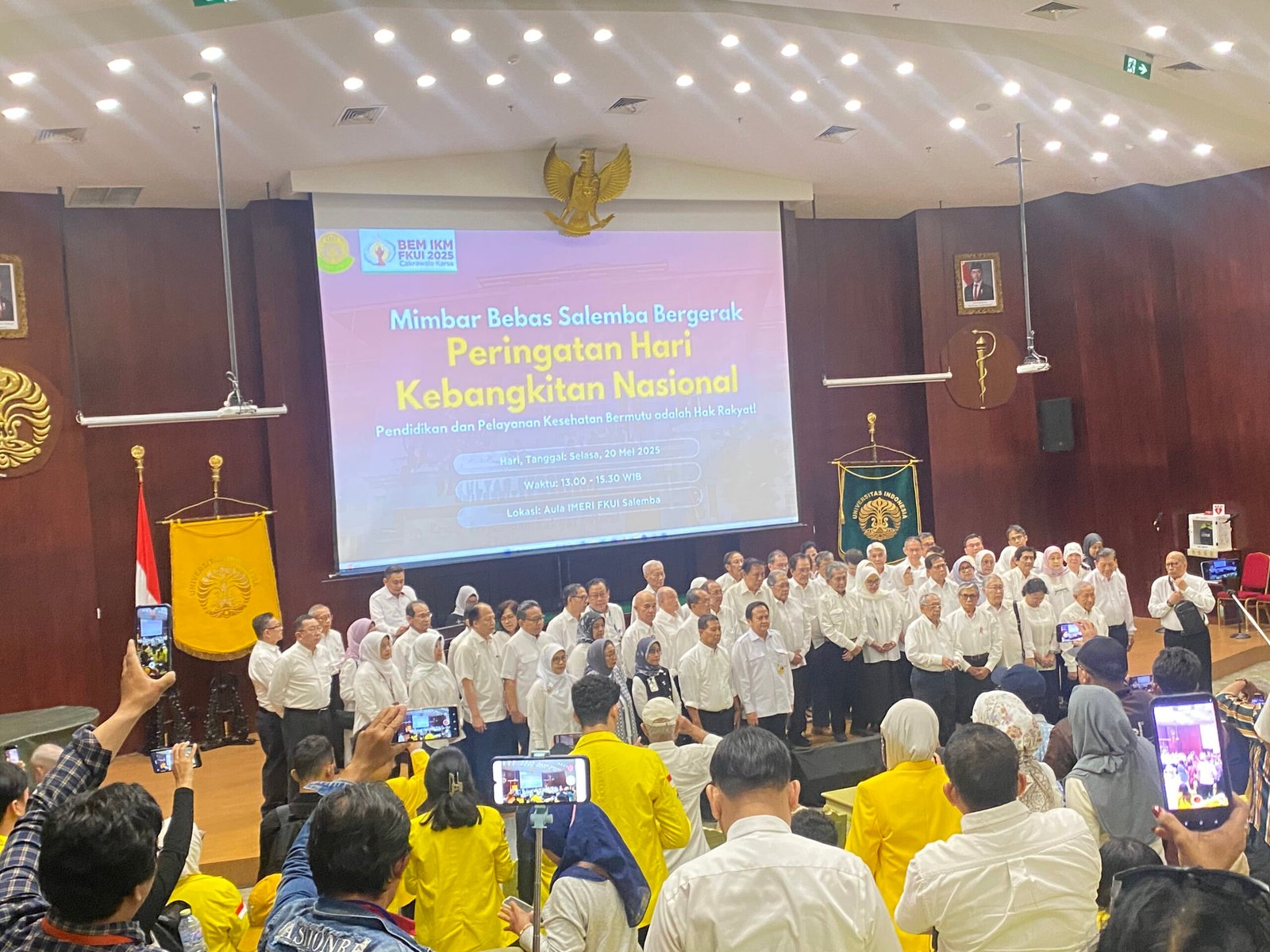 Minbar Bebas Salemba Bergerak: Aksi Kolektif Demi Pendidikan dan Pelayanan Kesehatan Berkualitas