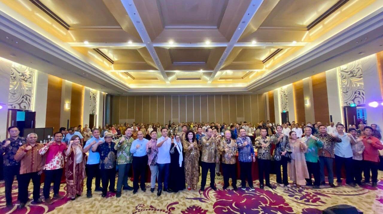 Menkop Ajak Gerakan Koperasi Dampingi Kopdes Merah Putih Dalam RAT KSP Nasari