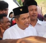 Usai sholat Idul Adha, Gubernur Jabar, Kang Dedi berencana sediakan Rp20 miliar guna perbaiki jalan perbatasan Cirebon. (Foto:  Dok.ANTARA/HO/Ist).