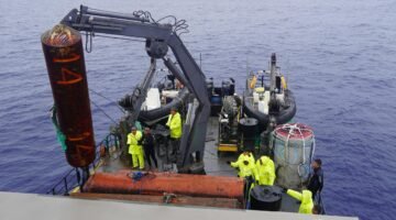 KKP Tangkap Kapal Ikan Ilegal hingga Gagalkan Perdagangan Telur Penyu