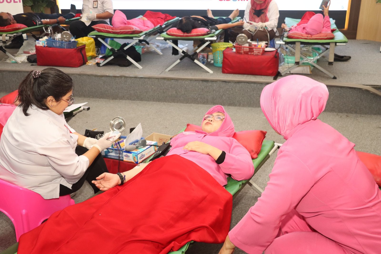 Bakti Kesehatan Jelang Hari Bhayangkara ke-79, Polres Metro Tangerang Kota Donor Darah Diikuti Ratusan Peserta