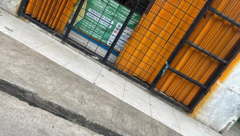 Meski sempat ditutup, kini salah satu toko di Bekasi yang menjual bisnis ilegal tersebut dibiarkan menggurita, aparat penegakkan hukum kemana?. (Foto: suararealitas.co).