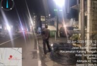 KETAHUAN: pemasangan kabel optik baru provider First Media diduga tak kantongi izin dan juga di bekingi oleh oknum Marinir Cilandak. (Foto: Ekslusif suararealitas.co/D.Ridwan).