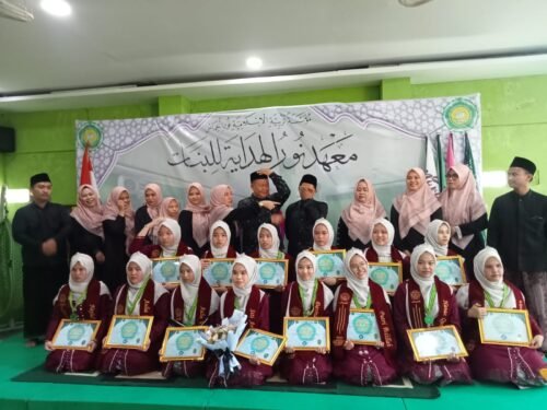 Dihadiri Ketua MUI dan Lurah, Wisuda Santri Ponpes Nurul Hidayah Berlangsung Khidmat