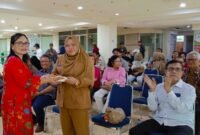 (Kiri) Dirut PT Tristan Bangun Persada Nusantara, Kestimona Sinaga, (tengah) Kabag Hukum Pemkot Jakbar, Hilmy Rosyida, dan (kanan) Ketum PWI Pusat, Hendry Ch Bangun. (Foto: suararealitas.co).