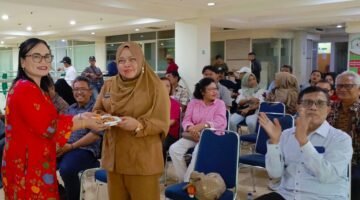 (Kiri) Dirut PT Tristan Bangun Persada Nusantara, Kestimona Sinaga, (tengah) Kabag Hukum Pemkot Jakbar, Hilmy Rosyida, dan (kanan) Ketum PWI Pusat, Hendry Ch Bangun. (Foto: suararealitas.co).