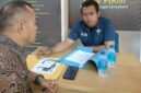 KONDISI: Ketua Dewan Pakar PWI Pusat, Sayid Iskandarsyah saat konsultasi lapor balik beberapa nama ke Penanggungjawab Mr Tan Law Firm, Fachruddin Tanjung, SH. (Foto: suararealitas.co).