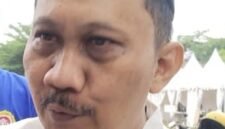 TERPANTAU: Lurah Kembangan Utara, Rudi Hariyanto bakal dukung penuh kegiatan Karang Taruna Kecamatan Kembangan, Jakarta Barat saat di sela-sela gelaran festival kebudayaan berlangsung. (Foto: Istimewa).