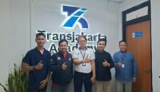 TERPANTAU: PUK FSPTI - KSPSI Transjakarta mendapat kunjungan mahasiswa dari kampus Polteknaker. (Foto: Istimewa).
