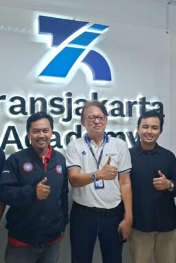 PUK FSPTI – KSPSI Transjakarta Dapat Kunjungan Mahasiswa dari Kampus Polteknaker