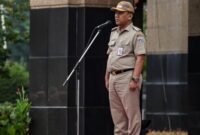 POTRET: Wali Kota Jakarta Barat, Uus Kuswanto saat apel pagi dan berikan imbauan ke ASN untuk respon cepat dalm mengantisipasi cuaca ekstrem. (Foto: Istimewa).