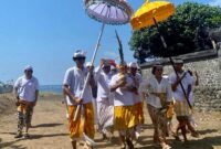 POTRET: upakara Ngedetin ke Segara berlangsung khidmat yang di selenggarakan oleh Puri Agung Karangasem. (Foto: Istimewa).