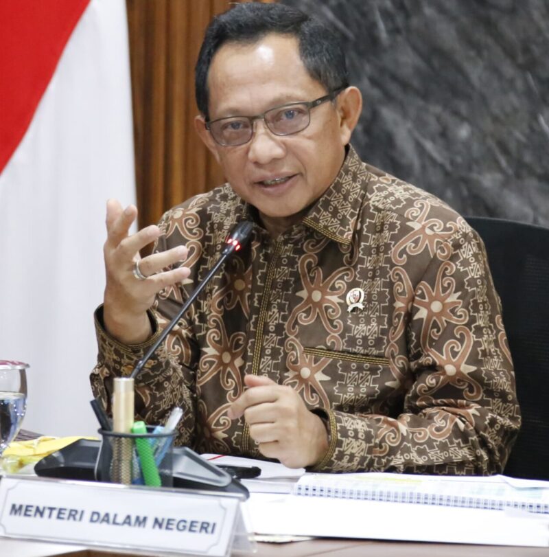 POTRET: Mendagri, Muhammad Tito Karnavian saat meminta Pemda serius mendukung proyek sampah menjadi energi diKantor Kementerian Koordinator (Kemenko) Bidang Pangan, Jakarta, Kamis (17/7). (Foto: Istimewa).