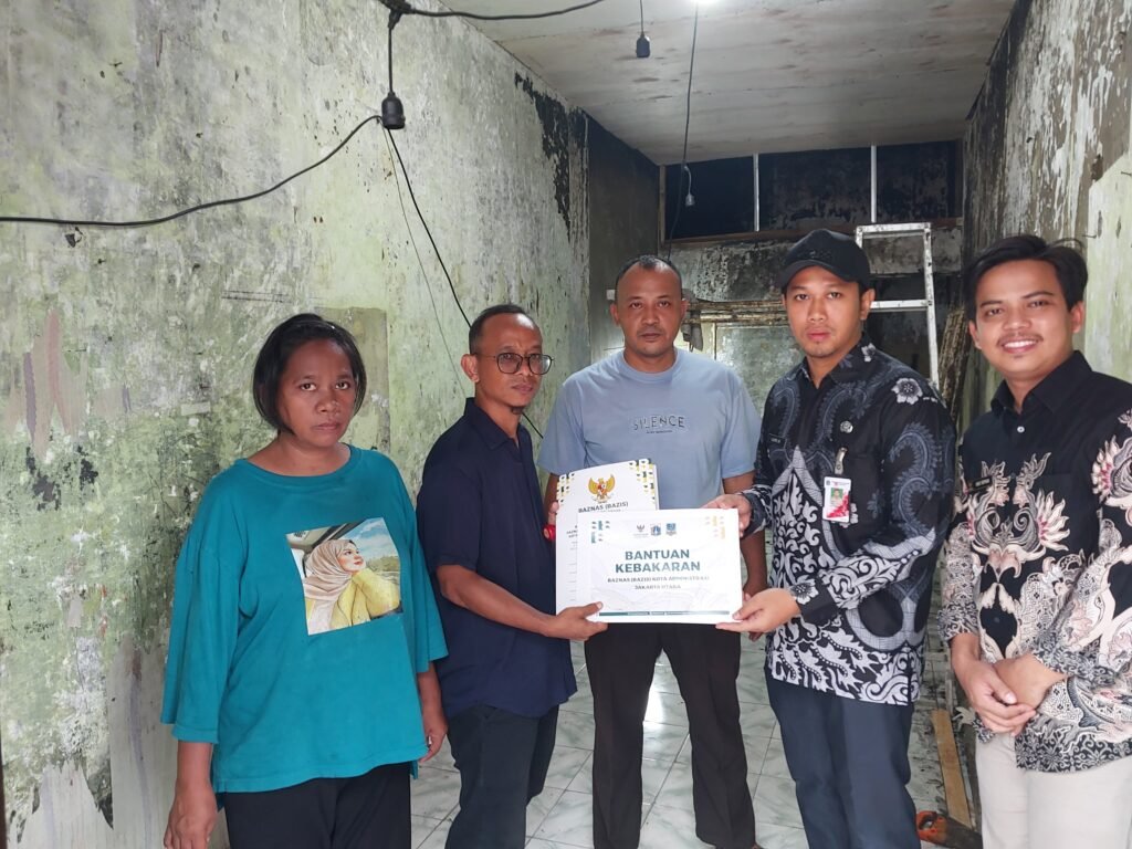 Baznas Bazis Jakut Salurkan Bantuan ke Penyintas Kebakaran di RW 07 Kelurahan Koja