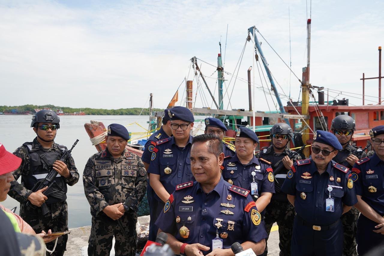 KKP Tangkap Satu Kapal Ikan Asing dan Tertibkan 20 Rumpon Ilegal