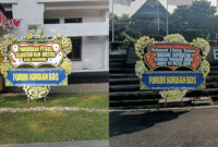 POTRET: dua karangan bunga di Gedung DPRD dan Bupati Bandung usai pembayaran pengadaan ayam boneless dada (BLD) yang tak kunjung dibayarkan oleh PT BDS. (Foto: suararealitas.co/Canva).
