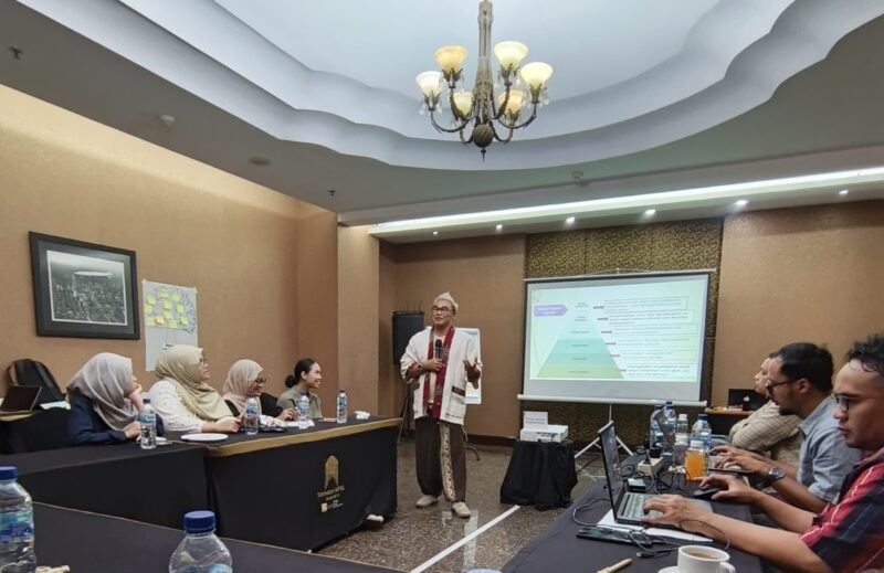 POTRET: peserta pelatihan jurnalistik yang digelar OPSI berlangsung selama 3 hari di Manhattan Hotel Jakarta. (Foto: suararealitas.co/Za).