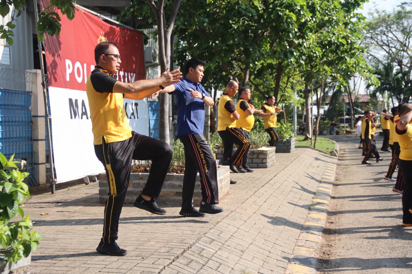 Kapolres Kepulauan Seribu AKBP Argadija Putra Gelar Olahraga Pagi Bersama Media di Kantor Perwakilan Polres