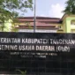 POTRET: ilustrasi gedung usaha daerah Kabupaten Tangerang yang diduga kerap dijadikan lokasi mesum dan rawan pencurian di area belakang gedung tersebut. (Foto: Istimewa).
