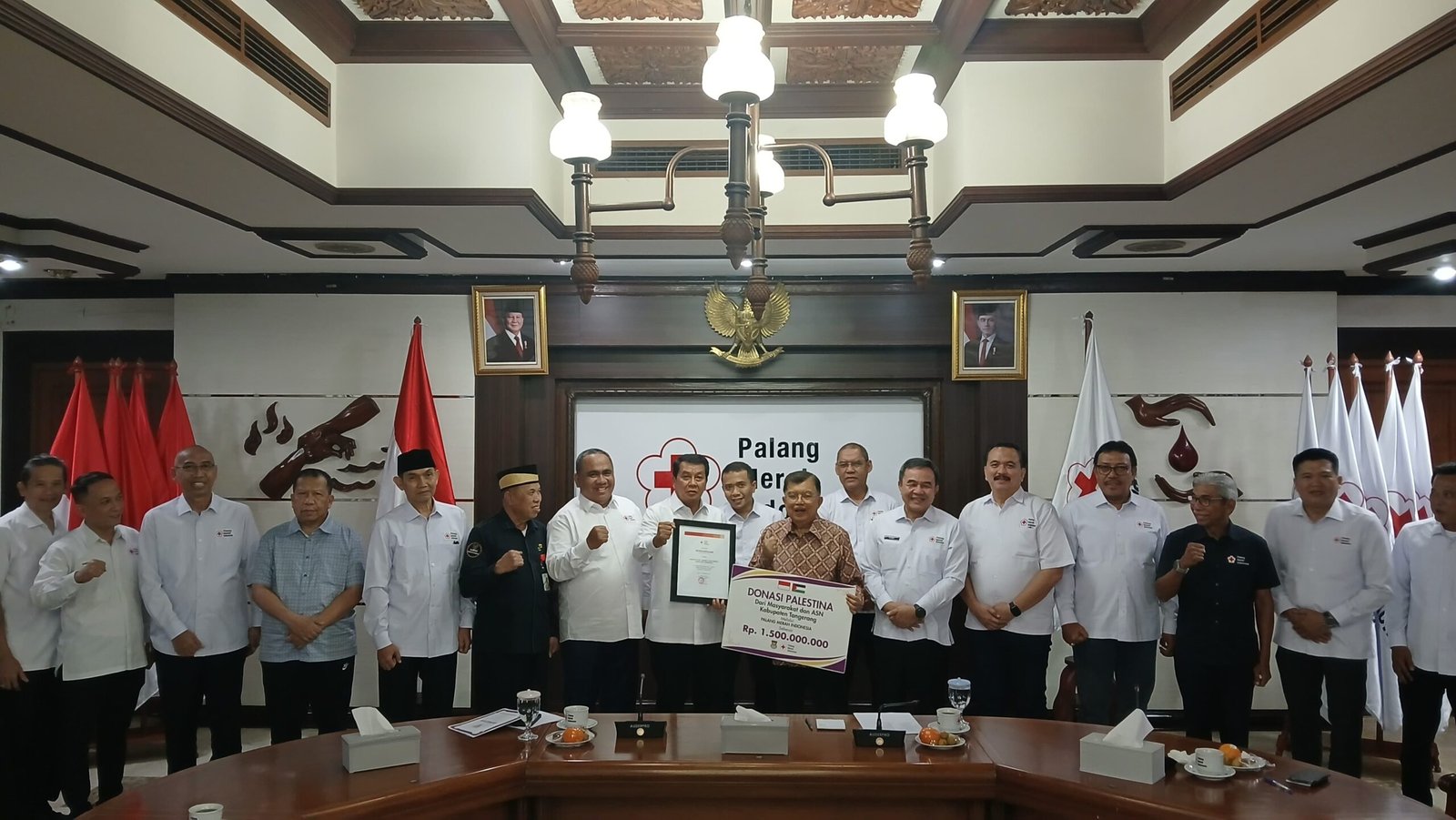 Pemkab Serahkan 1,5 M Bantuan Untuk Warga Palestina