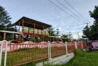 TERLIHAT: salah satu wahana objek wisata yang berada di Kompleks Bojongsari di Indramayu, Jawa Barat kini bagai kota mati dan dibiarkan terbengkalai sejak 2020. (Foto: suararealitas.co/Za).