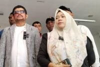 POTRET: (kiri) Ferdinand Matheus Kilikily, SH dan (kanan) Tuti Susilawati, SH., MH., C.Me saat dimintai keterangan suararealitas.co usai persidangan di PN Jakbar. (Foto: suararealitas.co). 