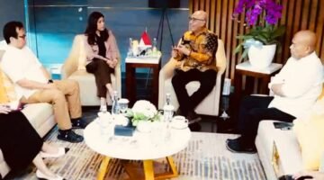 POTRET: Menteri Komunikasi dan Digital (Menkomdigi) Meutya Hafid menyambut baik Kongres Persatuan Persatuan Wartawan Indonesia (PWI) atas terpilihnya Ketua Umum PWI Pusat, Akhmad Munir bersama Ketua Dewan Kehormatan, Atal S. Depari. (Foto: Istimewa).
