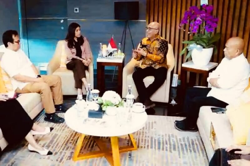 POTRET: Menteri Komunikasi dan Digital (Menkomdigi) Meutya Hafid menyambut baik Kongres Persatuan Persatuan Wartawan Indonesia (PWI) atas terpilihnya Ketua Umum PWI Pusat, Akhmad Munir bersama Ketua Dewan Kehormatan, Atal S. Depari. (Foto: Istimewa).