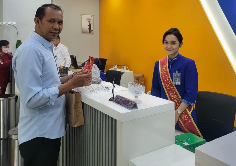POTRET: BRI Cabang Jakarta Hayam Wuruk saat memperingati Hari Pelanggan Nasional 2025 dengan berfokus pada nasabah mikro, dan juga memperluas pelayanan ke segmen prioritas lewat kemudahan, serta fasilitas yang ditawarkan. (Foto: suararealitas.co)