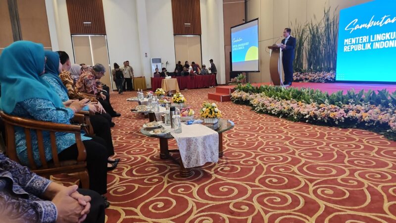 POTRET: Menteri Lingkungan Hidup, Hanif Faisol Nurofiq saat menyampaikan sosialisasi Gerakan Pilah Sampah (GPS). (Foto: suararealitas.co)