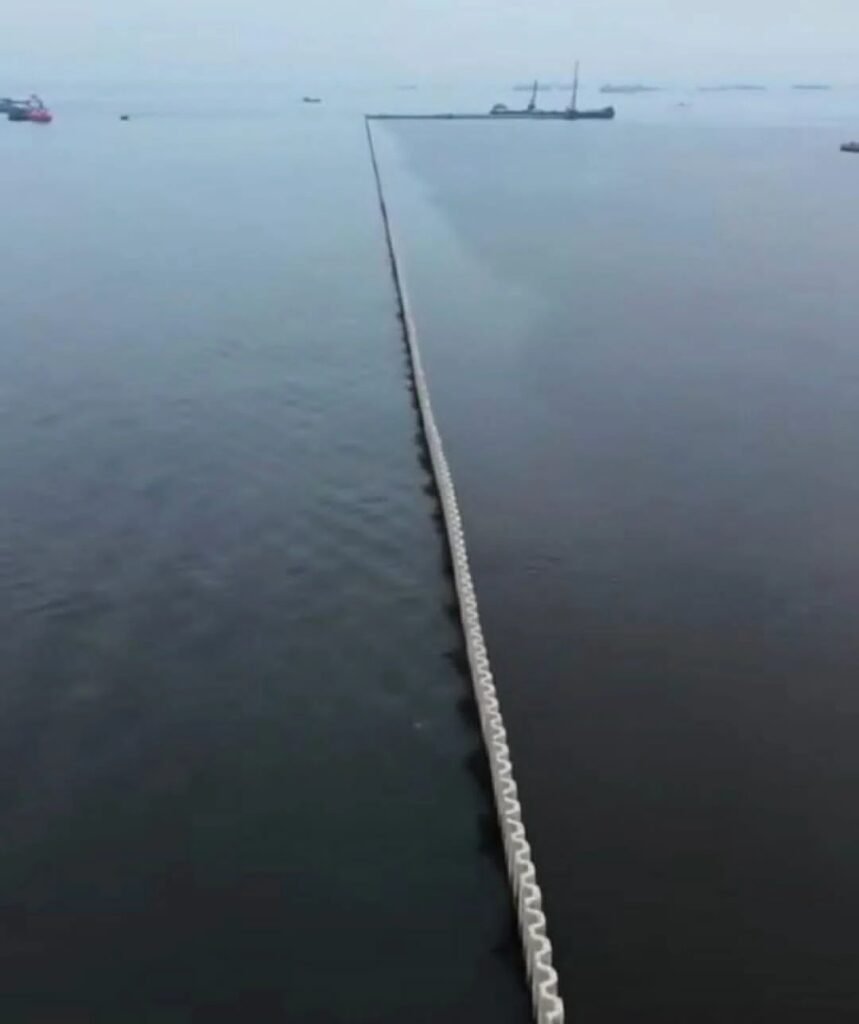 Laut Nelayan Dicuri Beton: Tiga Tembok Raksasa Cekik Pesisir Cilincing
