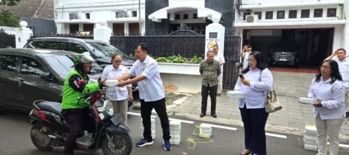 GEKIRA Sediakan Makan Siang Gratis untuk Ojol dan Pemulung di Jumat Berbagi Kasih