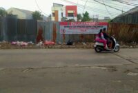 POTRET: jalan akses ke Bandara Soetta kini kondisinya sangat dikeluhkan publik karena berlubang, tambalan, retakan dan bergelombang. (Foto: suararealitas.co)