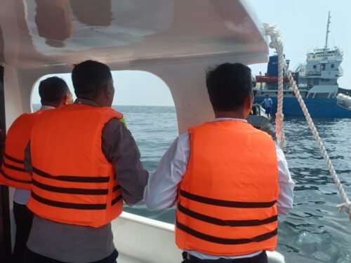 Kapolres Kepulauan Seribu Bertindak Cepat Tangani Kontainer Jatuh di Laut