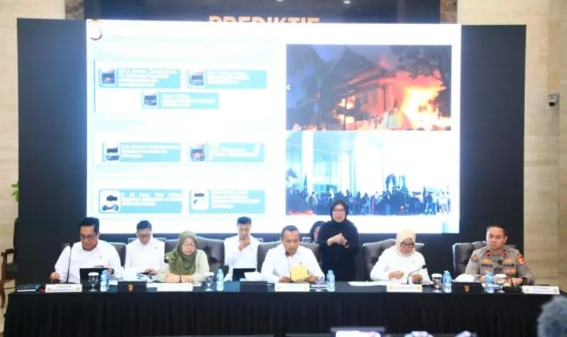 POTRET: Polri saat press conference para tersangka pasca kerusuhan. (Foto: Istimewa)