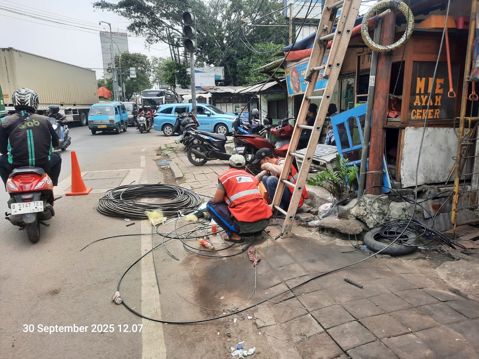 Diduga Proyek Kabel Udara di Daan Mogot, Benturkan Aturan Pemkot Tangerang