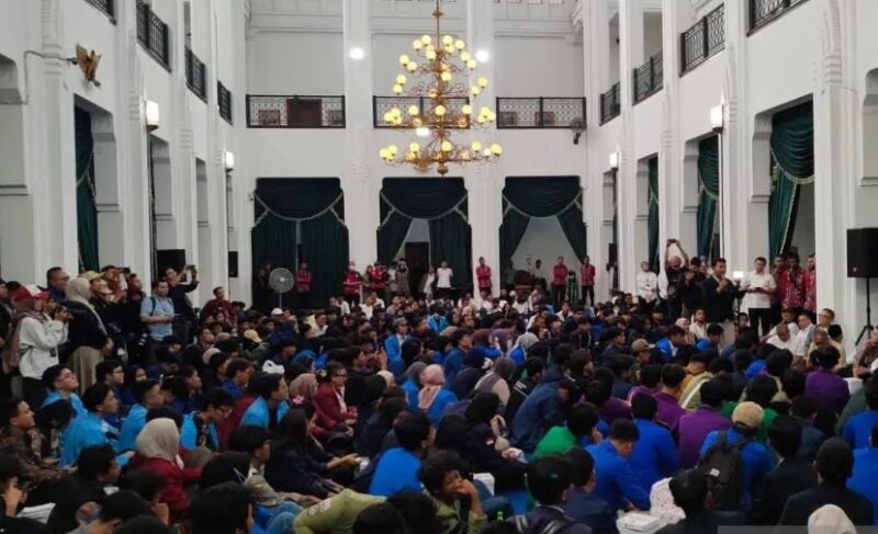 POTRET: situasi terkini saat penyampaian aspirasi dalam dialog terbuka mahasiswa se-Jawa Barat di Gedung Sate Bandung, Rabu (3/9/2025). (Foto: Dok. ANTARA/Ricky Prayoga)