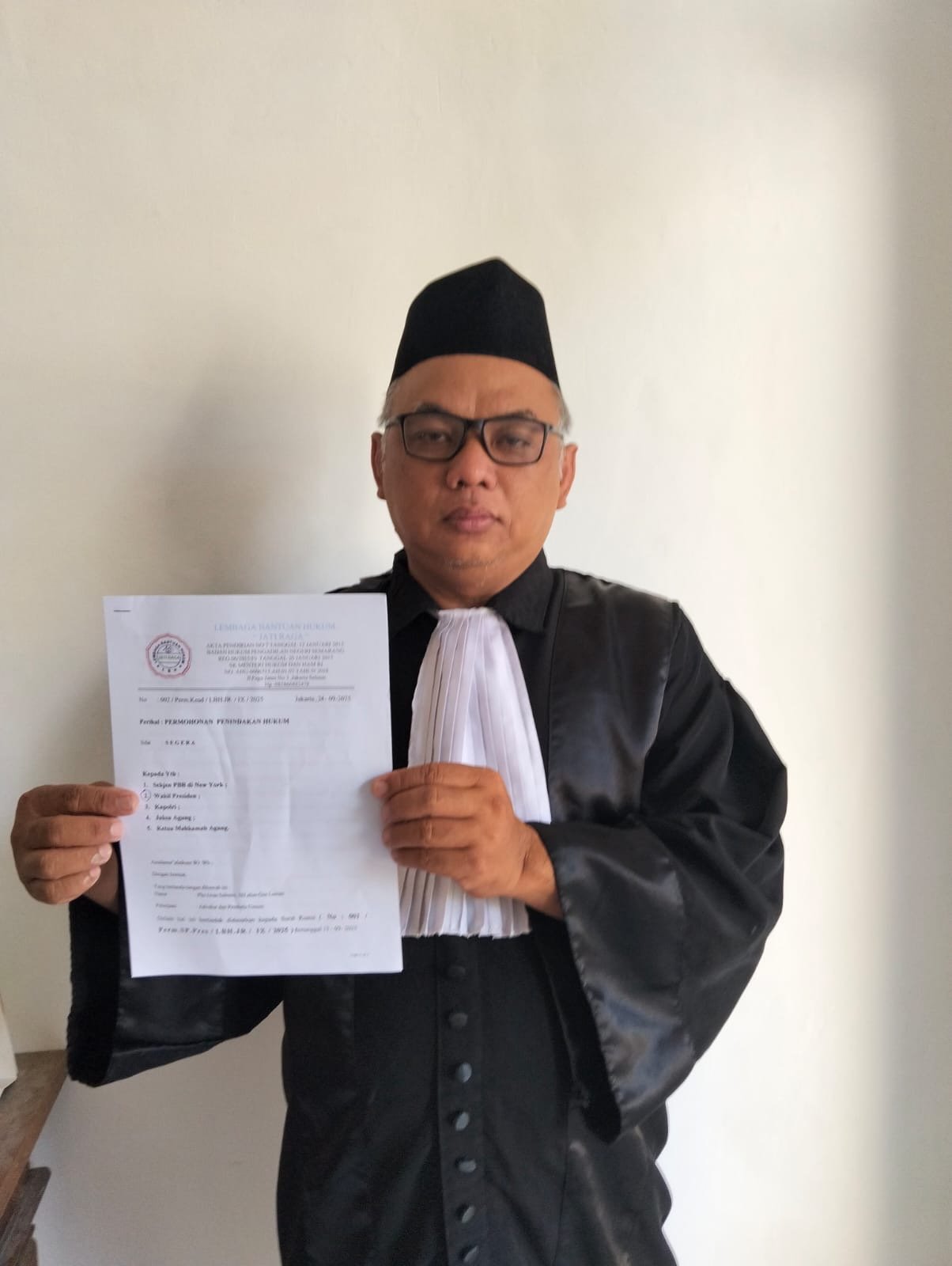 Gibran Diminta Bantu Ong Sing Tjwan ,Gibran Akan Digugat Jika Menolak